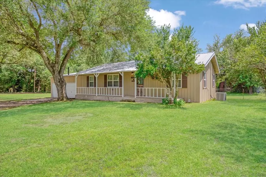 3268 Farm Road 1487, Bogata, TX 75417