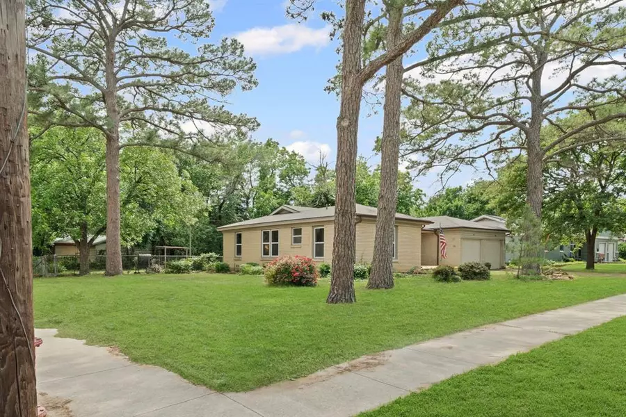 356 Bedford Court E, Bedford, TX 76022