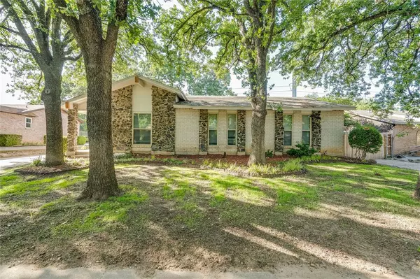 2909 White Oak Lane, Bedford, TX 76021