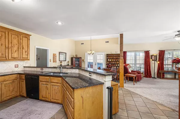 211 Rolling Hills Lane, Farmersville, TX 75442
