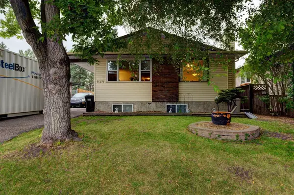 Calgary, AB T2W 1W7,628 Cantrell DR SW