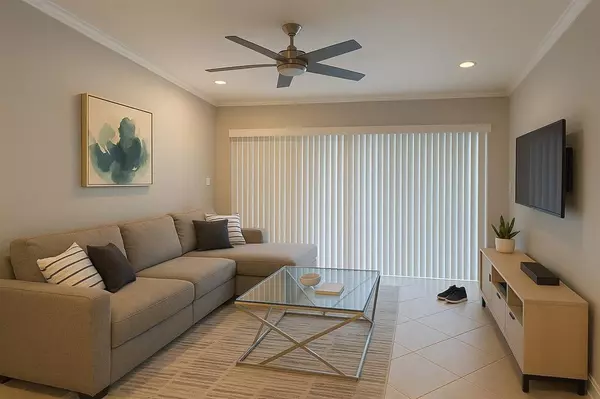 9319 Wedgewood Dr #C19, Tamarac, FL 33321