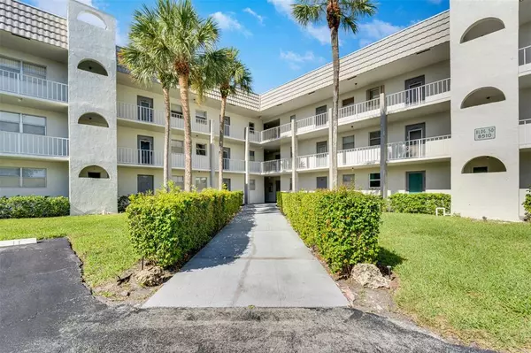 8510 Sunrise Lakes Blvd #208, Sunrise, FL 33322