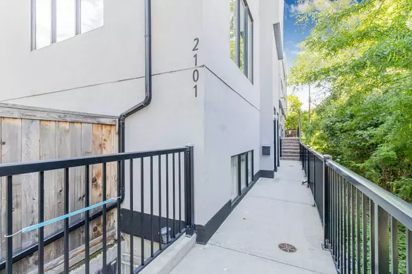Calgary, AB T2T 4M5,2101 17 ST SW #3