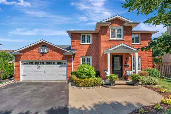 55 Abbey Close, Hamilton, ON L9G 4K8