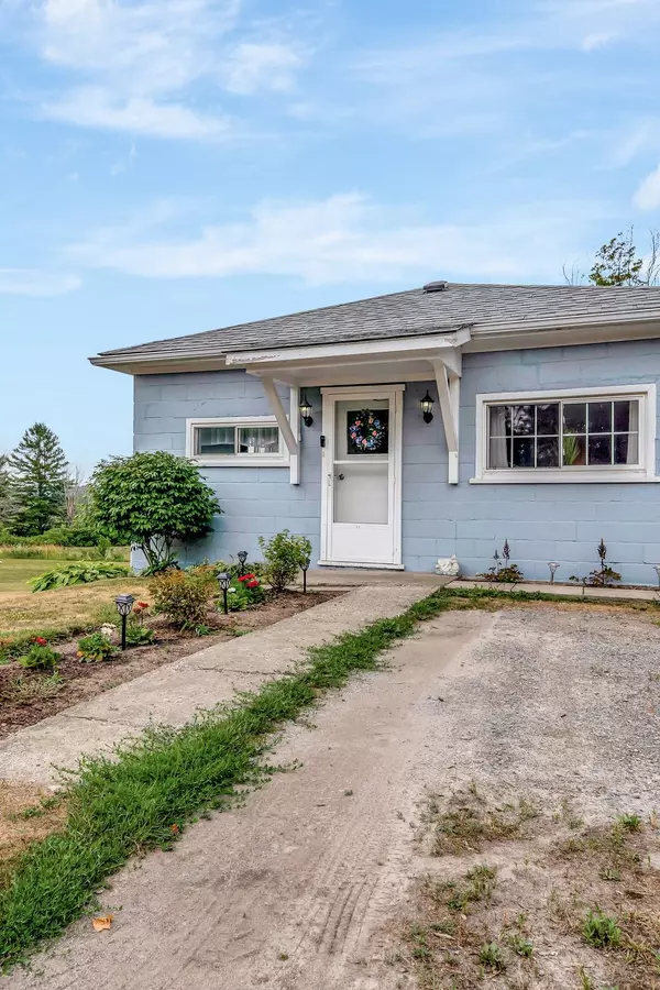 Prince Edward County, ON K0K 2T0,13997 Loyalist Pkwy