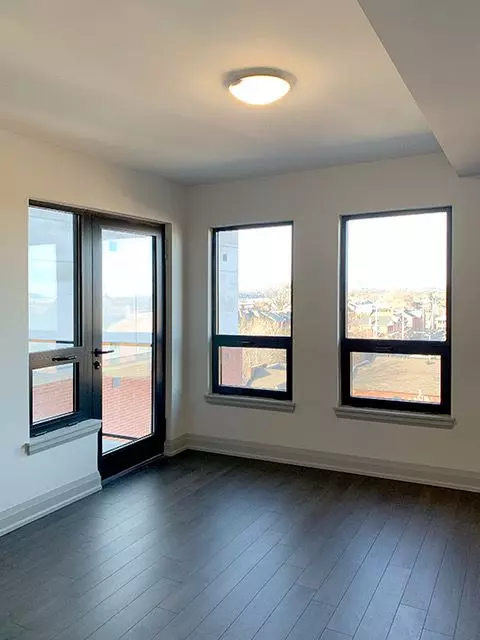 Hamilton, ON L8R 2K9,181 James ST N #606