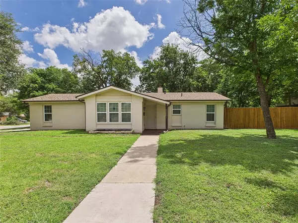 5601 Oak Grove Road W, Fort Worth, TX 76134