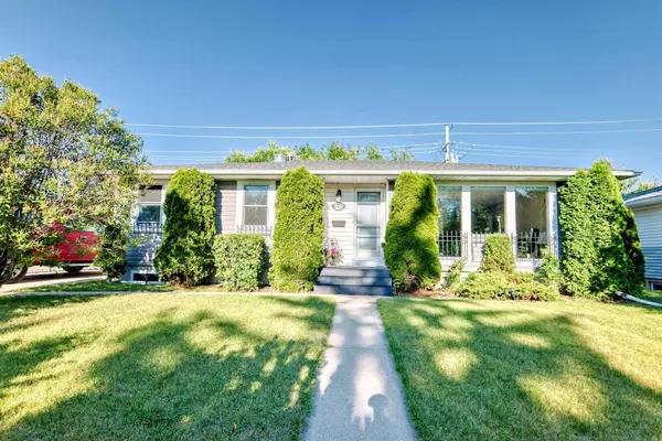 143 Waskatenau CRES SW, Calgary, AB T3C2X7