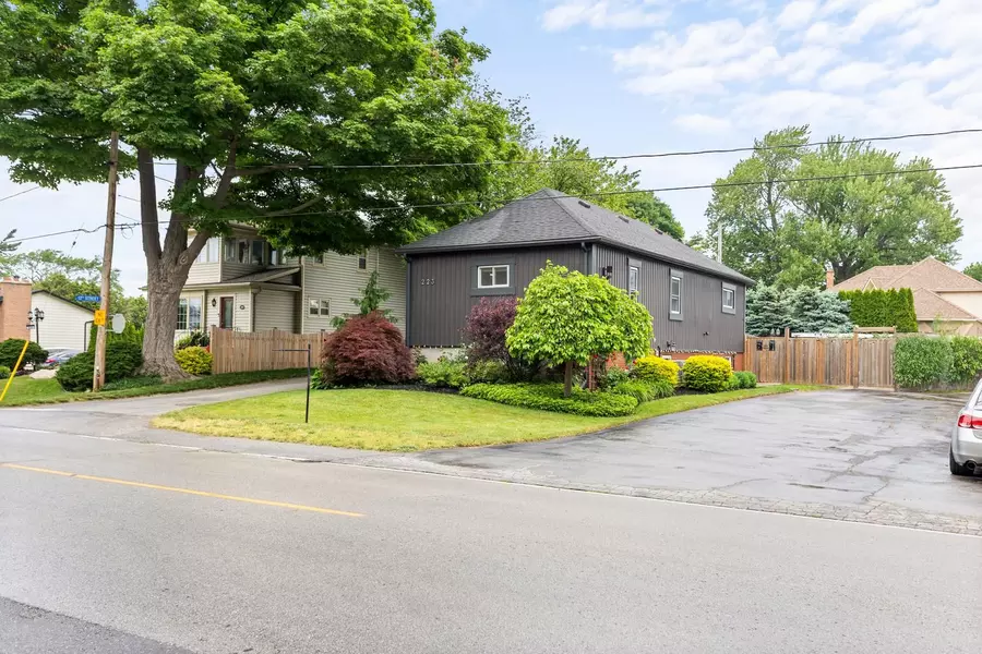 223 Lake ST #2, Grimsby, ON L3M 2B1