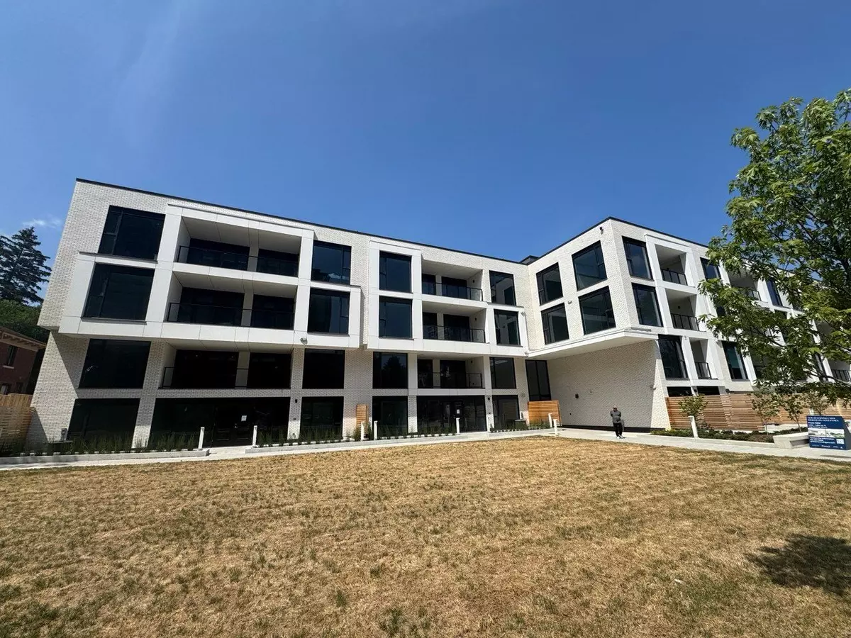 Toronto C10, ON M4P 1Z8,200 Keewatin AVE #101