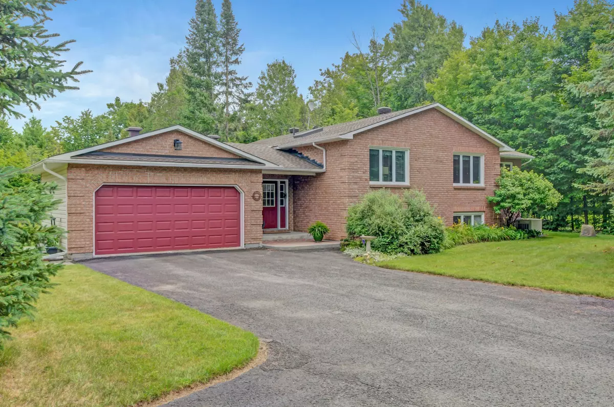 North Grenville, ON K0G 1T0,1043 County rd 44 RD E