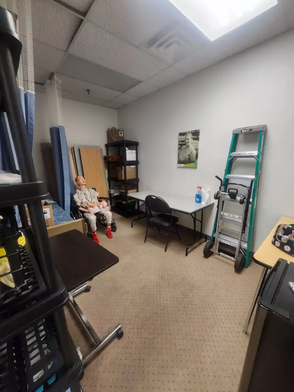 Peterborough West, ON K9J 7M2,1135 Lansdowne ST W #263