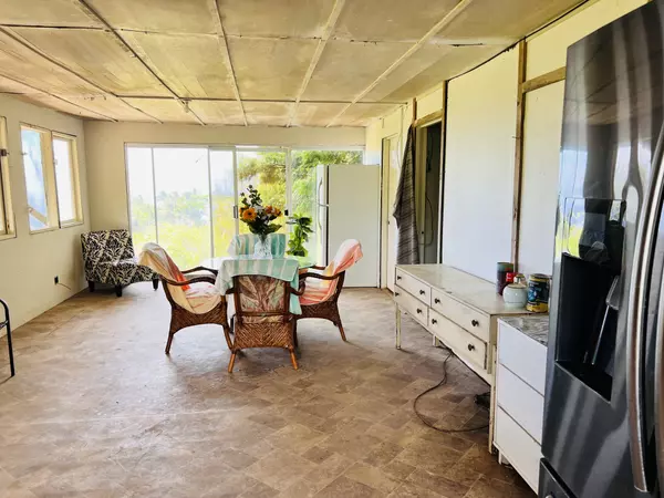 Laupahoehoe, HI 96764,35-194 PAPAALOA RD