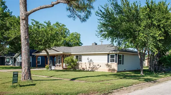 411 S Ave H, Olney, TX 76374