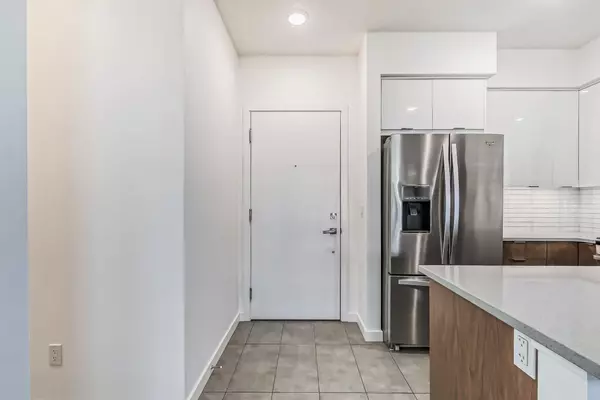 Calgary, AB T2S3H5,120 18 AVE SW #207