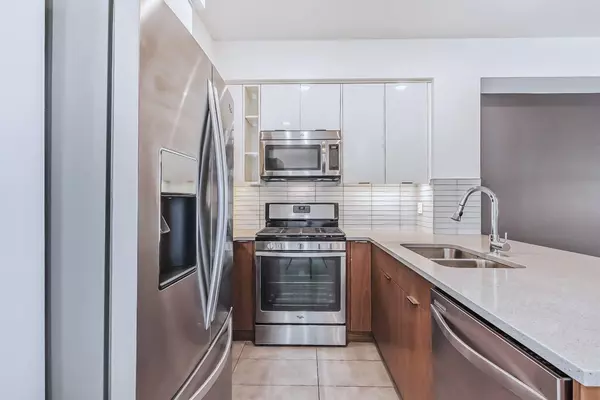Calgary, AB T2S3H5,120 18 AVE SW #207