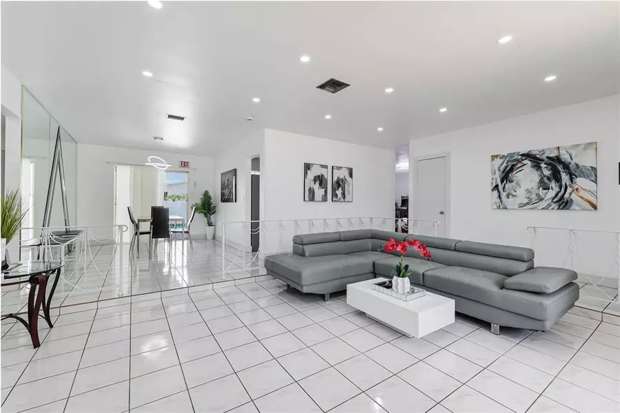 5400 W Park Rd, Hollywood, FL 33021