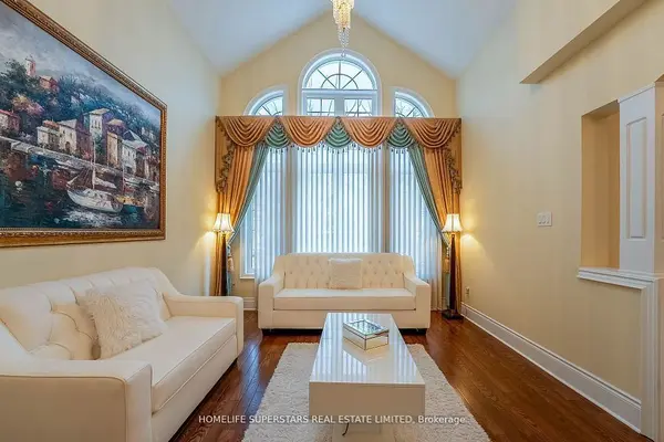 Brampton, ON L6P 2T9,21 Upperlinks DR