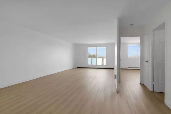 London East, ON N5Y 4T9,573 Mornington AVE #512