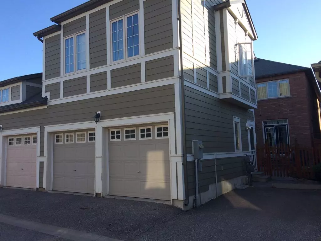 Markham, ON L6B 1H6,7 Ivy Stone CT #Coach House