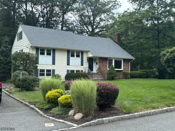 301 Meetinghouse Ln, Mountainside Boro, NJ 07092