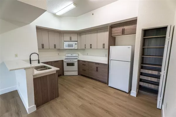 2801 Riverside Dr #301, Coral Springs, FL 33065