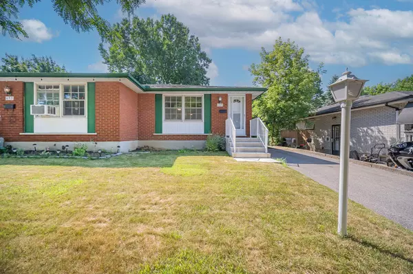 London East, ON N5Y 4H9,689 Sevilla Park PL