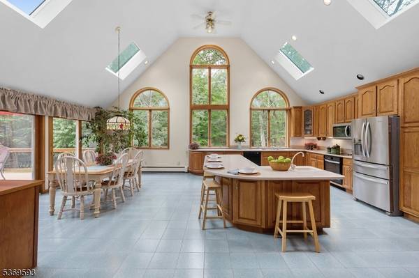 103 Burnt Meadow Rd, Ringwood Boro, NJ 07456