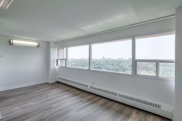 Toronto C11, ON M3C 2Z1,100 Leeward Glenway #1904