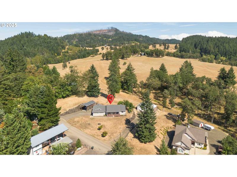 373 GRANDVIEW ST, Glide, OR 97443