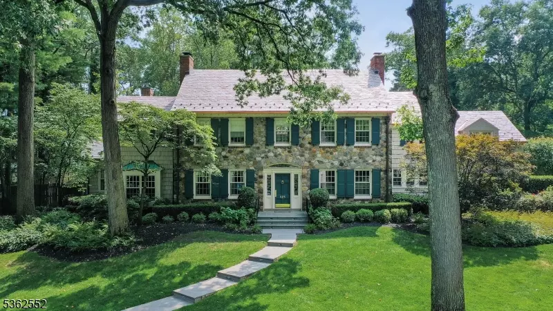 825 Lawrence Ave, Westfield Town, NJ 07090