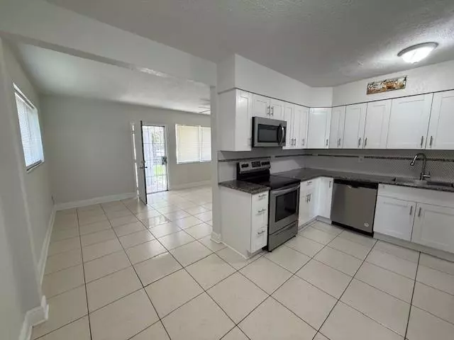 13300 NE 10th ave, North Miami, FL 33161