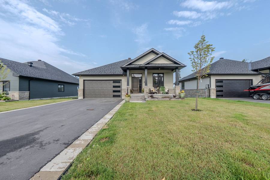 37 Silver Maple LN, North Bay, ON P1C 0B5