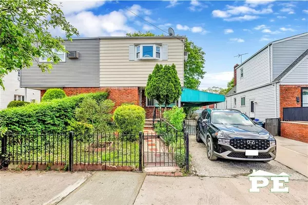 63-24 137th ST,  Flushing,  NY 11367