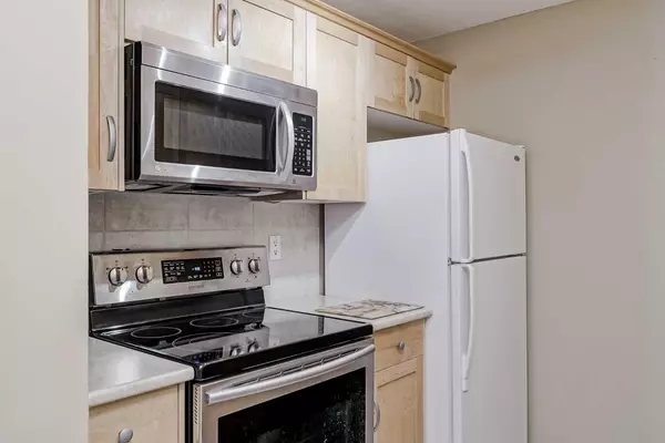 Calgary, AB T2W5H1,13045 6 ST SW #3108