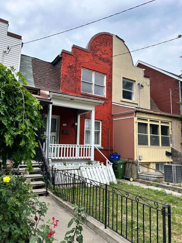 Toronto C01, ON M6J 1C5,756 Richmond ST W