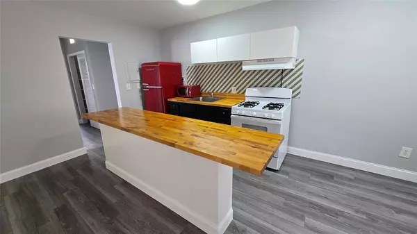 Miami Beach, FL 33141,7725 Harding Ave #8