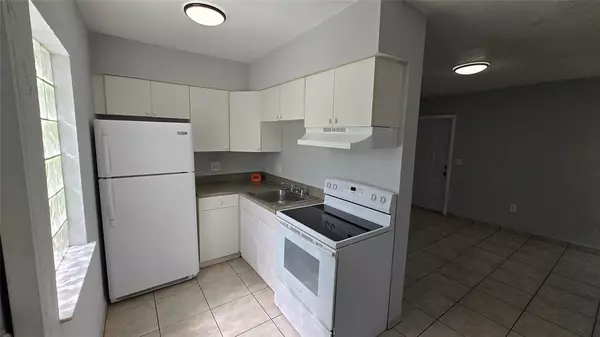 North Miami Beach, FL 33162,16951 NE 18th Ave #8