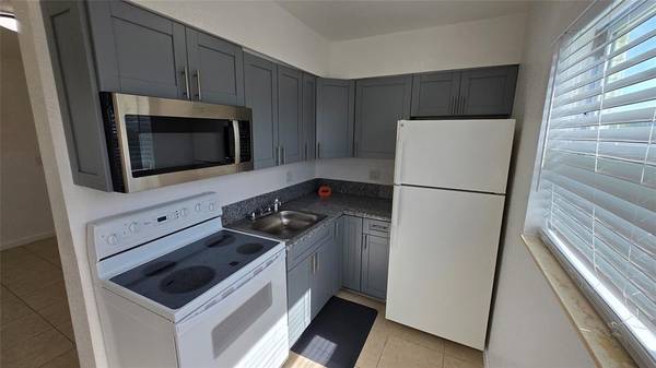 16951 NE 18th Ave #9, North Miami Beach, FL 33162
