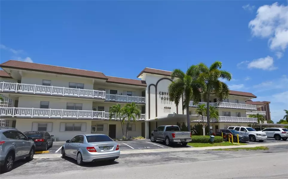 4200 Crystal Lake Dr #114, Deerfield Beach, FL 33064