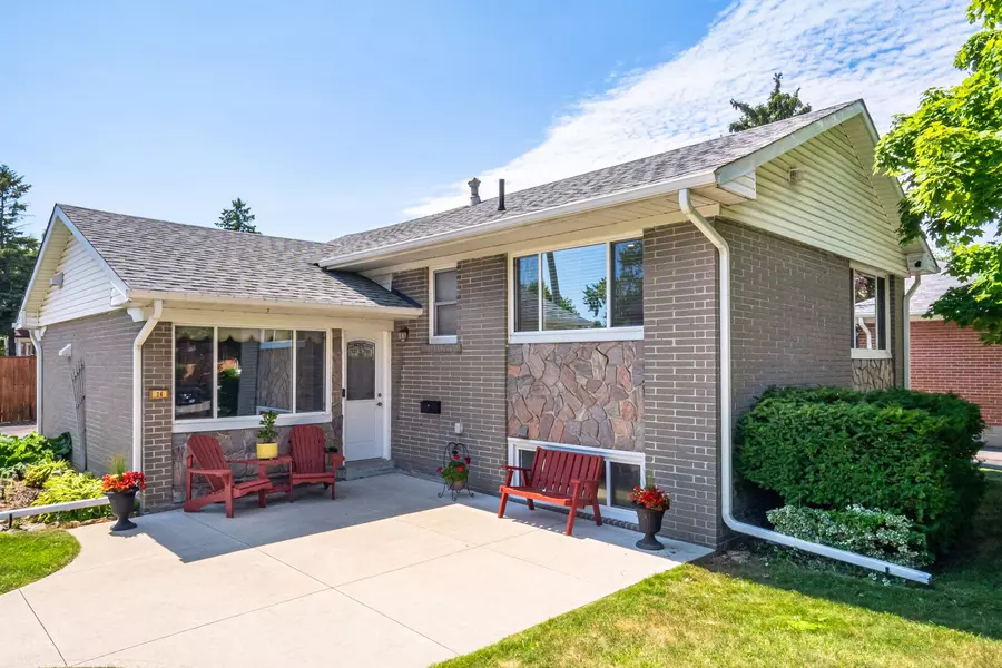 24 Lesbury AVE, Brampton, ON L6W 3A4