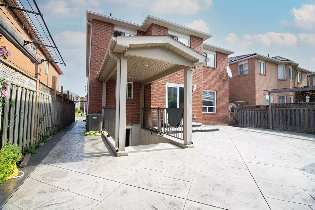 Mississauga, ON L5V 2K7,5480 Heatherleigh AVE