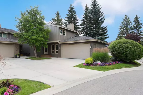 1901 Varsity Estates DR NW #18, Calgary, AB T3B 4T7