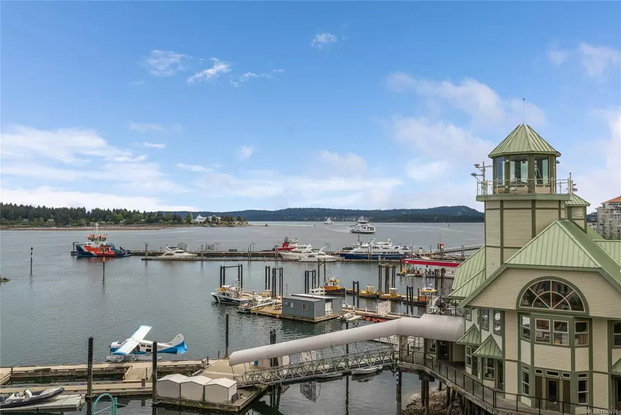 38 Front St #TH18, Nanaimo, BC V9R 0B9