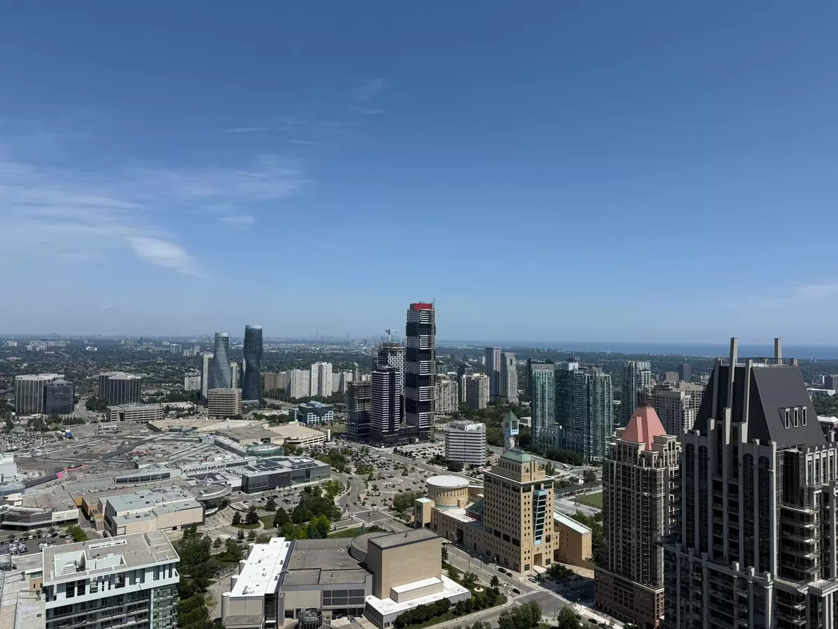 Mississauga, ON L5B 0L6,430 Square One DR #4702