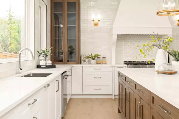 42 RockCliff HTS Northwest, Calgary, AB T3G 0C7