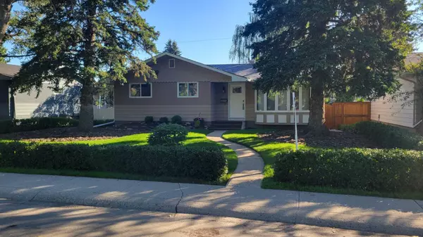 14 West Glen CRES SW, Calgary, AB T3C 2X4
