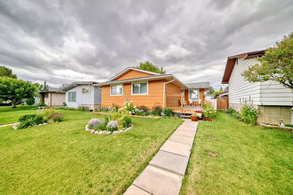 247 Doverview CRES SE, Calgary, AB T2B1Y9
