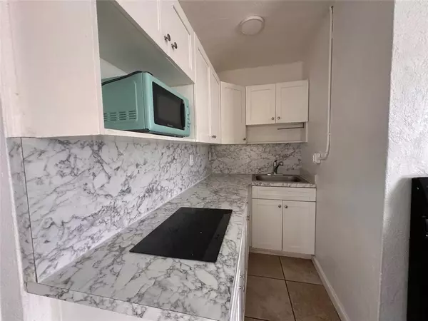 728 SW 6th St #B, Dania Beach, FL 33004